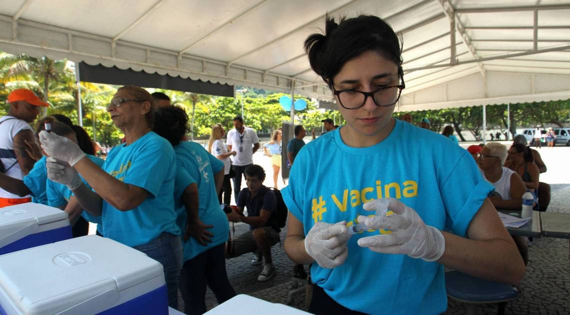 Campanha de vacinação contra o sarampo no Leme.                      - Estefan Radovicz / Agencia O Dia