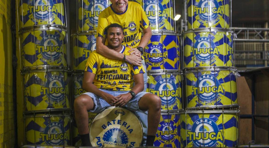 Rio, 30/01/2020 - ESPECIAL - Carnaval 2020, Unidos da Tijuca.  Centro do Rio. Na foto, Na foto, Mestre de Bateria Casagrande com seu filho.  Foto: Ricardo Cassiano/Agencia O Dia