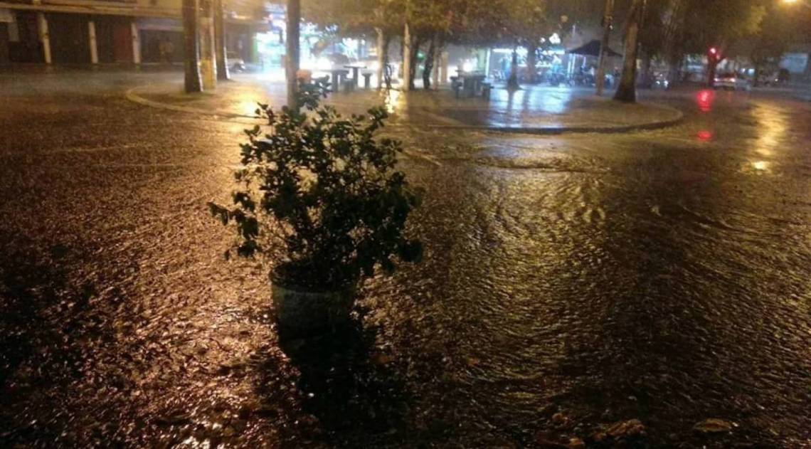 Regi&atilde;o de Vila Valqueire foi uma das mais atingidas pela chuva deste domingo