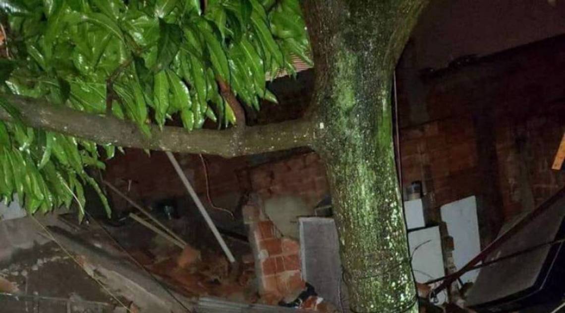 A casa que desabou na Vila kennedy fica na localidade Maldivas