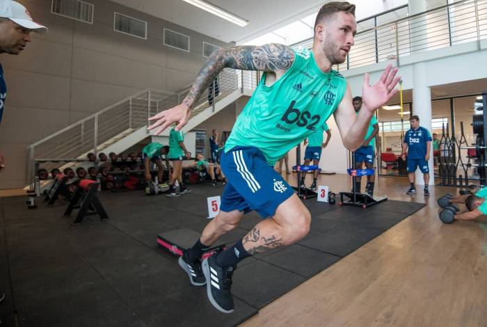 Desfalque na Supercopa, Léo Pereira viaja neste sábado a Brasília para se juntar ao elenco do Flamengo