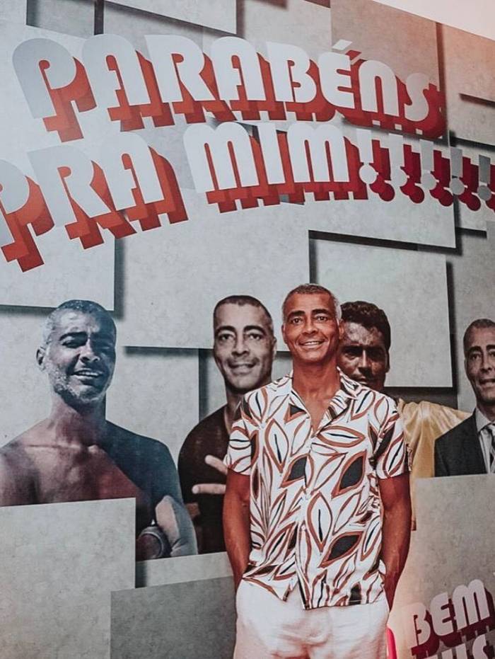 Rom&aacute;rio faz festa para comemorar seus 54 anos