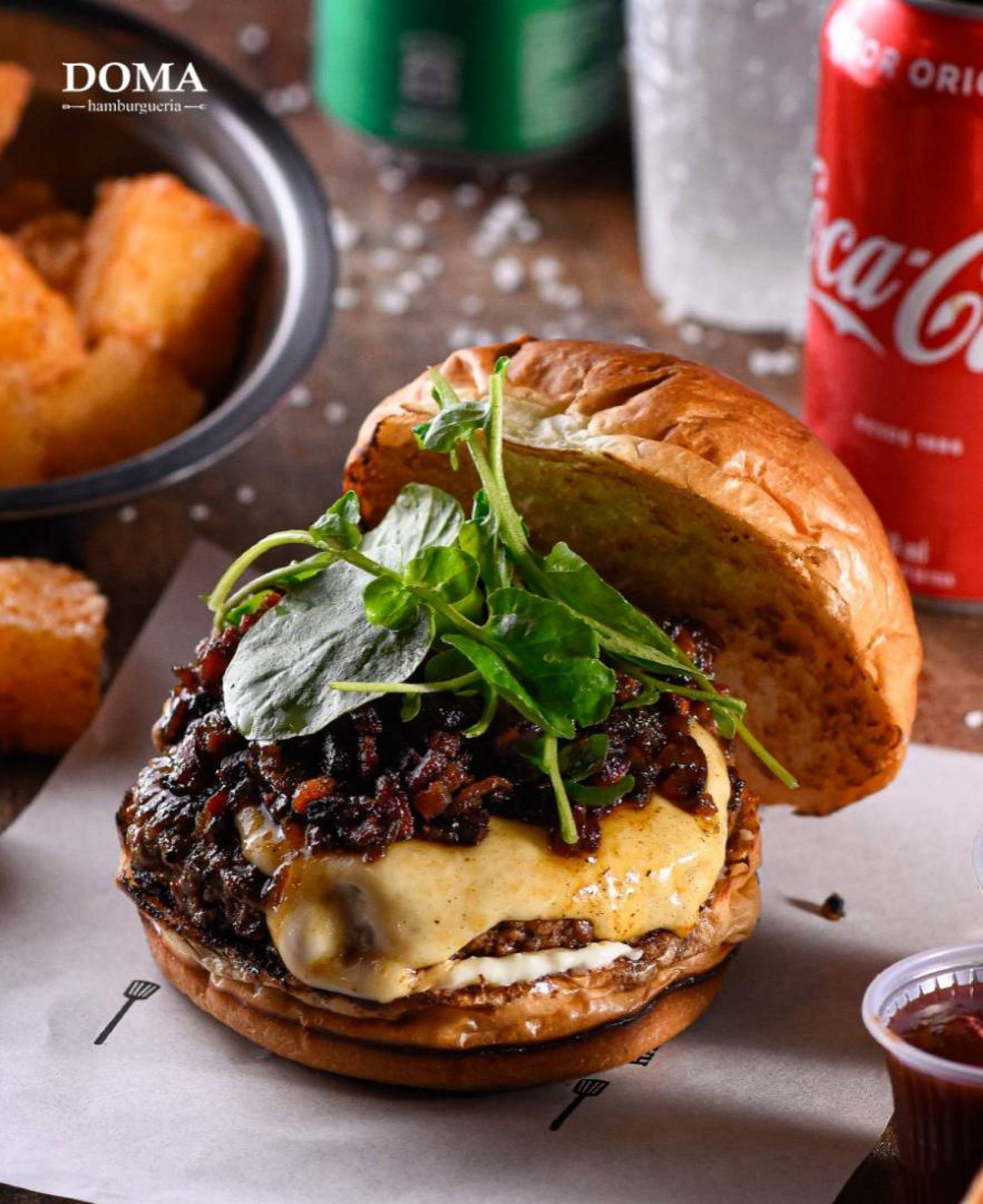 Doma Hamburgueria, de Duque de Caxias, foi vice-campeã em lista de melhor hamburgueria do Rio