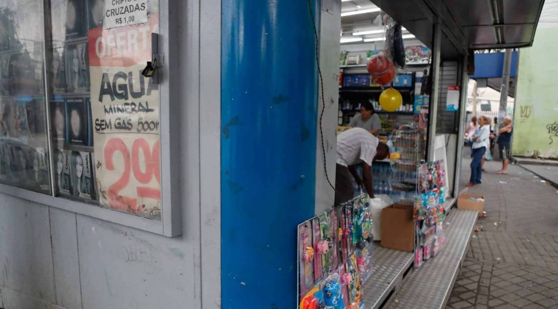 Prefeitura suspende venda de bebidas alco&oacute;licas em bancas de jornais - Gilvan de Souza