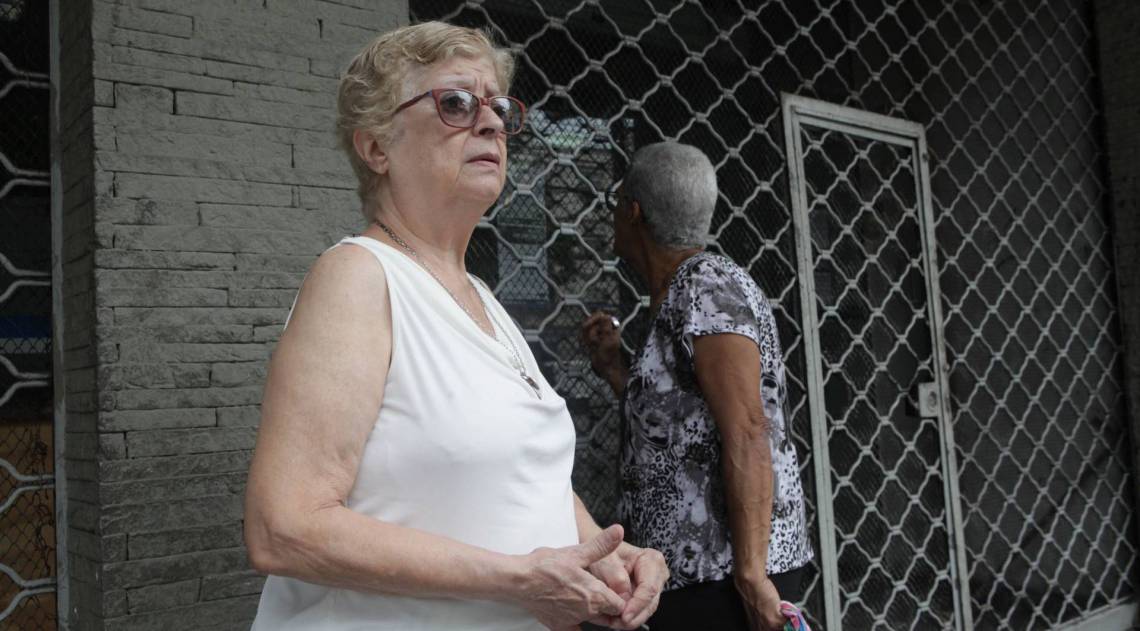 Rio, 04/02/2020 - ESPECIAL - Economia.  Agencia do INSS Fechada. Rua uruguai. Na foto a aposentada, Maria de Fatima. Tijuca. zona norte do Rio. Foto: Ricardo Cassiano/Agencia O Dia