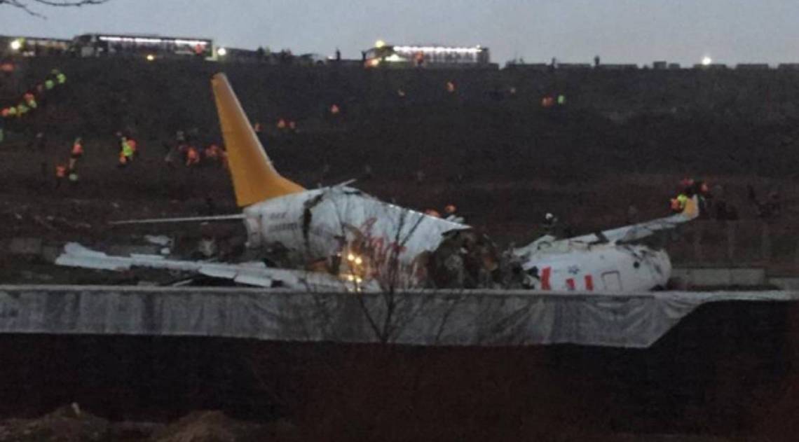 Avião partido no aeroporto de Istambul - Divulgação