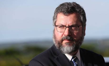 'Não deixemos que a covid seja pretexto para destruir a liberdade', diz ministro das Relações Exteriores