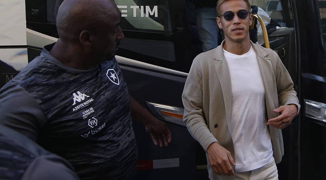 Com febre, Honda ficou fora do treino de ontem, no Nilton Santos: d&uacute;vida para encarar o Paran&aacute; - Vitor Silva / BOTAFOGO