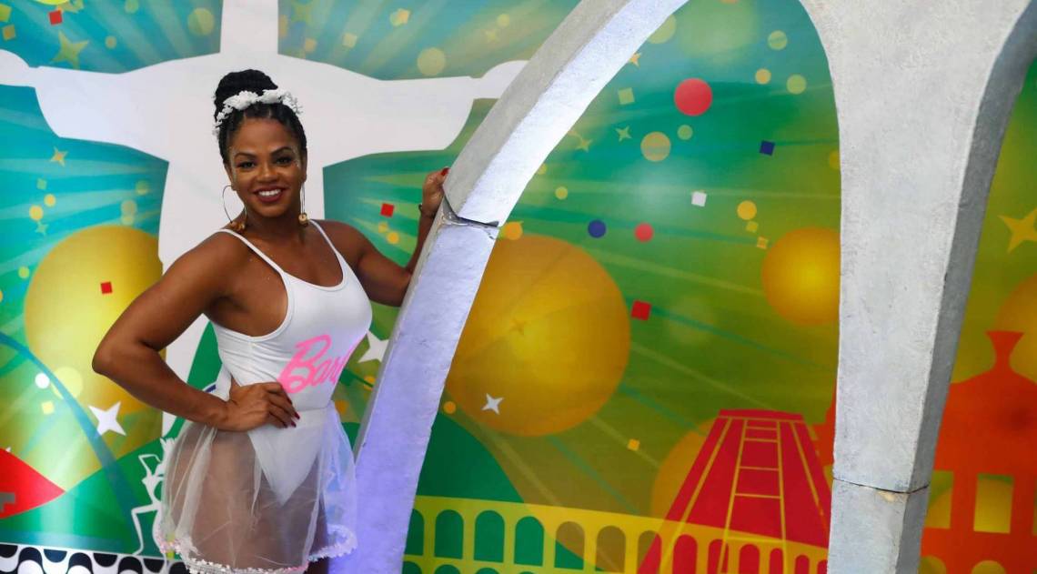 Rio, 07/02/2020, Dicas de Fantasia com a rainha de carnaval da Portela e com um blogueiro no Mercadao de Madureira, na foto Vitor Almeida e Bianca Monteiro, foto de Gilvan de Souza / Agencia O Dia