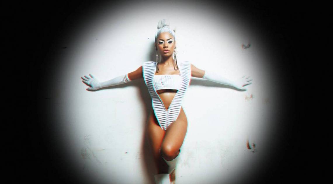  Lexa aposta em clipe com aventura e cenário futurista em 'Treme Tudo'
