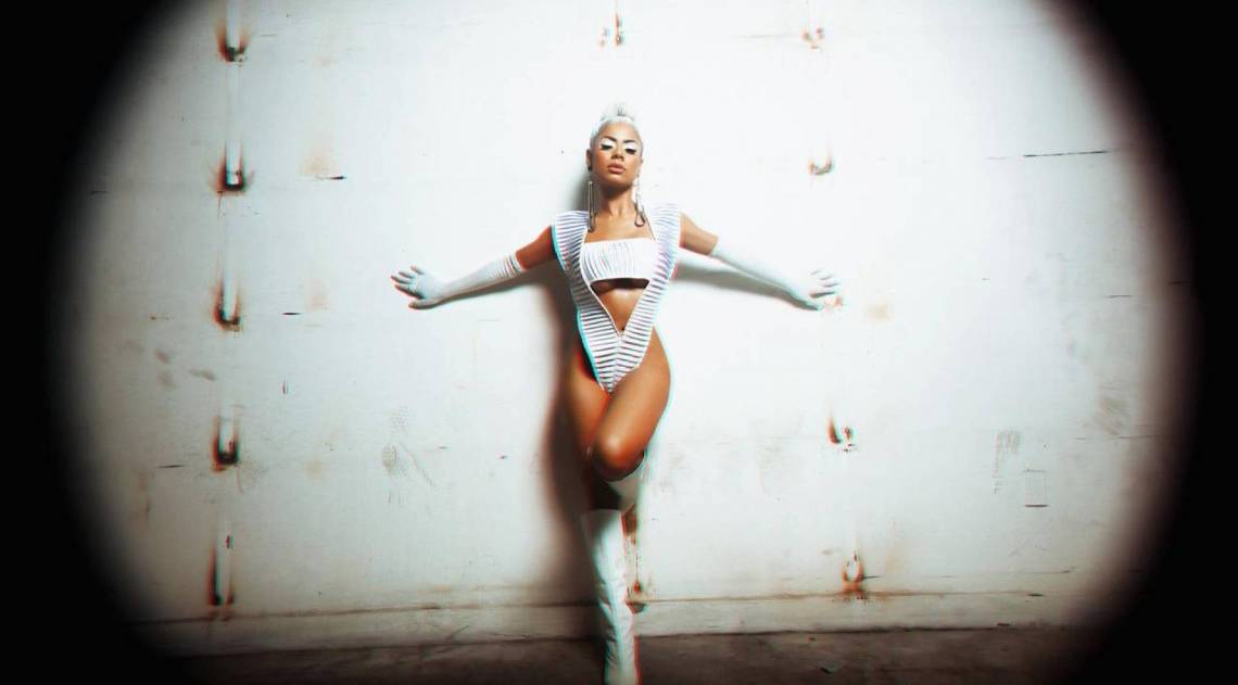  Lexa aposta em clipe com aventura e cenário futurista em 'Treme Tudo'
