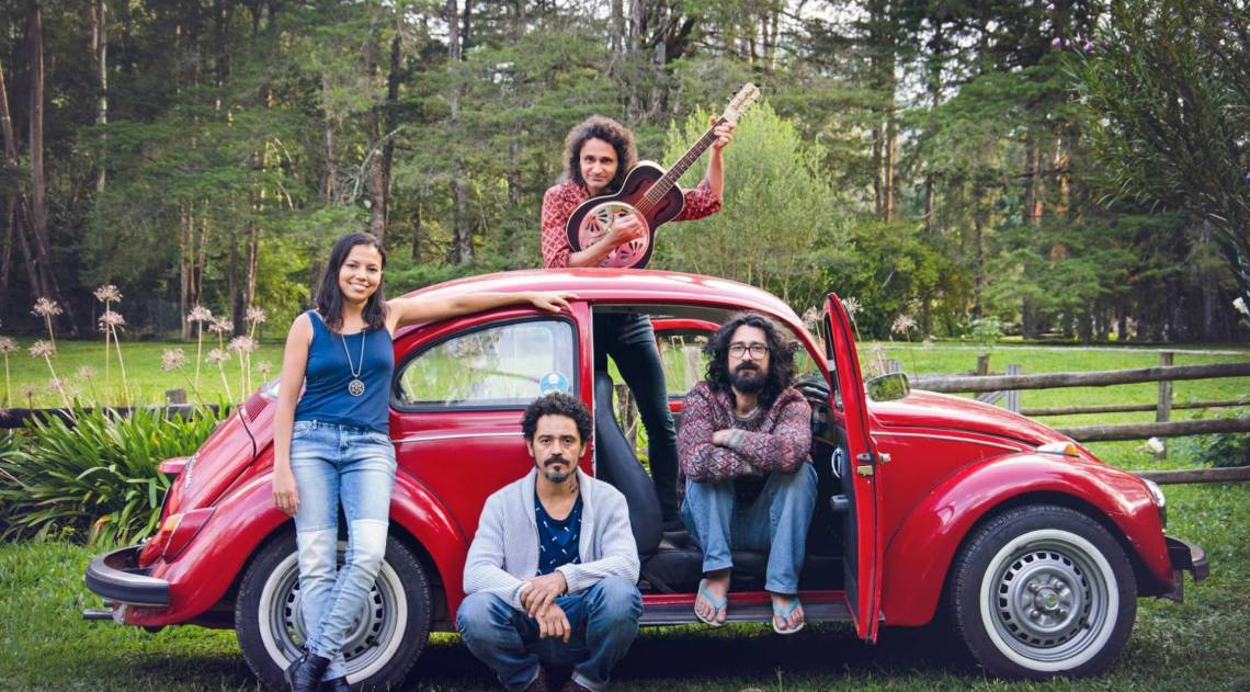 'Os Trutas', banda de rock rural brasileiro, se apresenta em Niterói na próxima quinta-feira - Divulgação/Juliana Mello