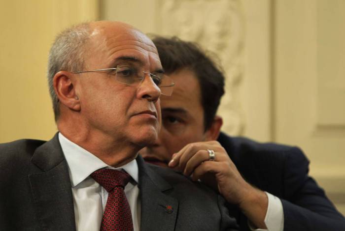 CPI do Ninho do Urubu na ALERJ. Na foto, o ex - presidente do Flamengo, Eduardo Bandeira de Melo chega para acompanhar a CPI orientado por advogados.                                 Estefan Radovicz / Ag&ecirc;ncia O Dia                        CIDADE,RIO,ESPORTES,FUTEBOL,INC&Ecirc;NDIO,MORTES,FOGO,FLAMENGO
      Byline