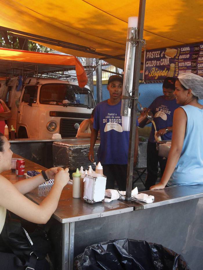 Prefeitura suspende venda de caldo de cana e pastel em feiras livres 