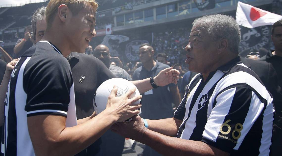 Em lançamento de uniformes do Botafogo, Jairzinho valoriza atual