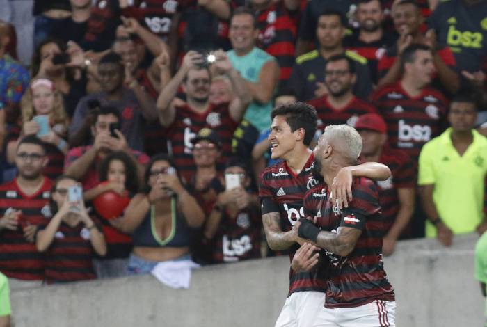 Jornalista rasga elogios a Pedro: Talvez tenha uma tomada de decisão melhor que Gabigol