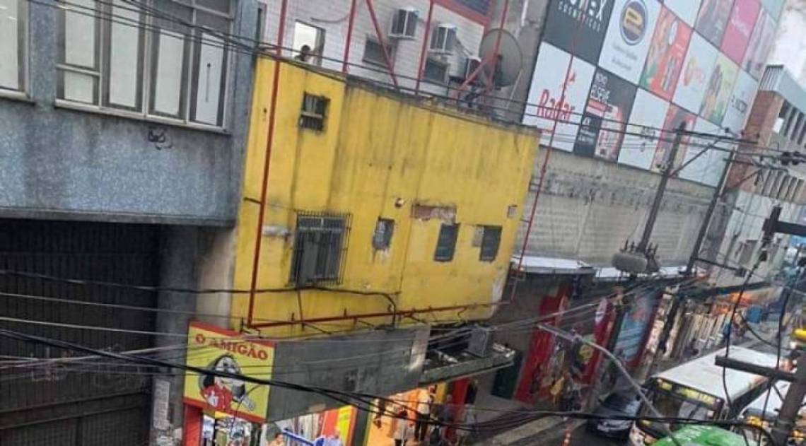 Moradores relatam alagamento em Duque de Caxias