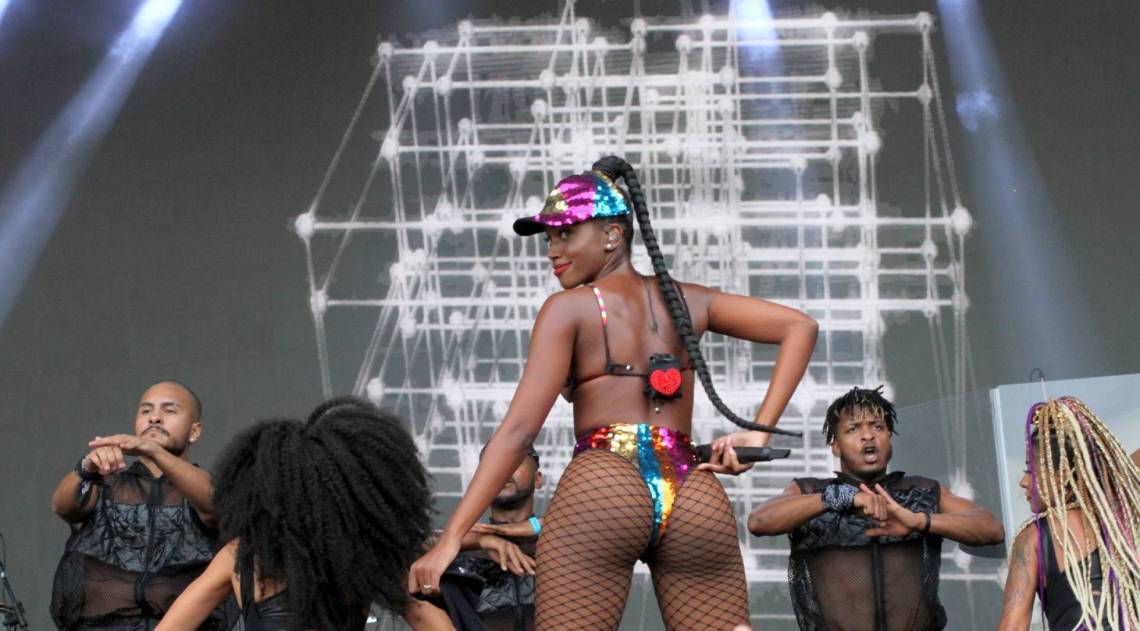 Iza se apresenta em Ipanema