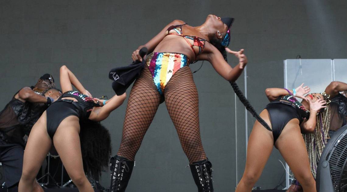 Iza se apresenta em Ipanema