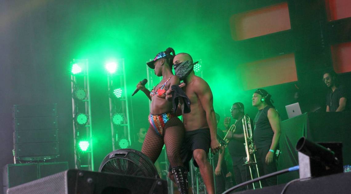 Iza se apresenta em Ipanema