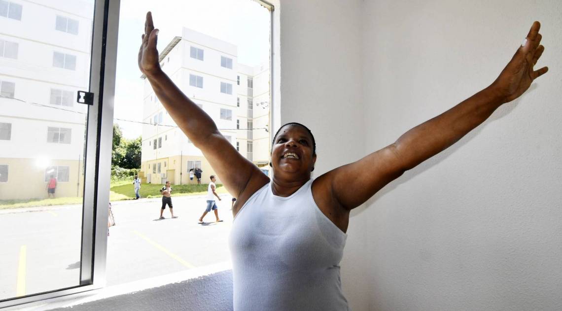 A dona de casa Iara Pereira Cordeiro, aos 54 anos, já não acreditava que teria sua casa própria