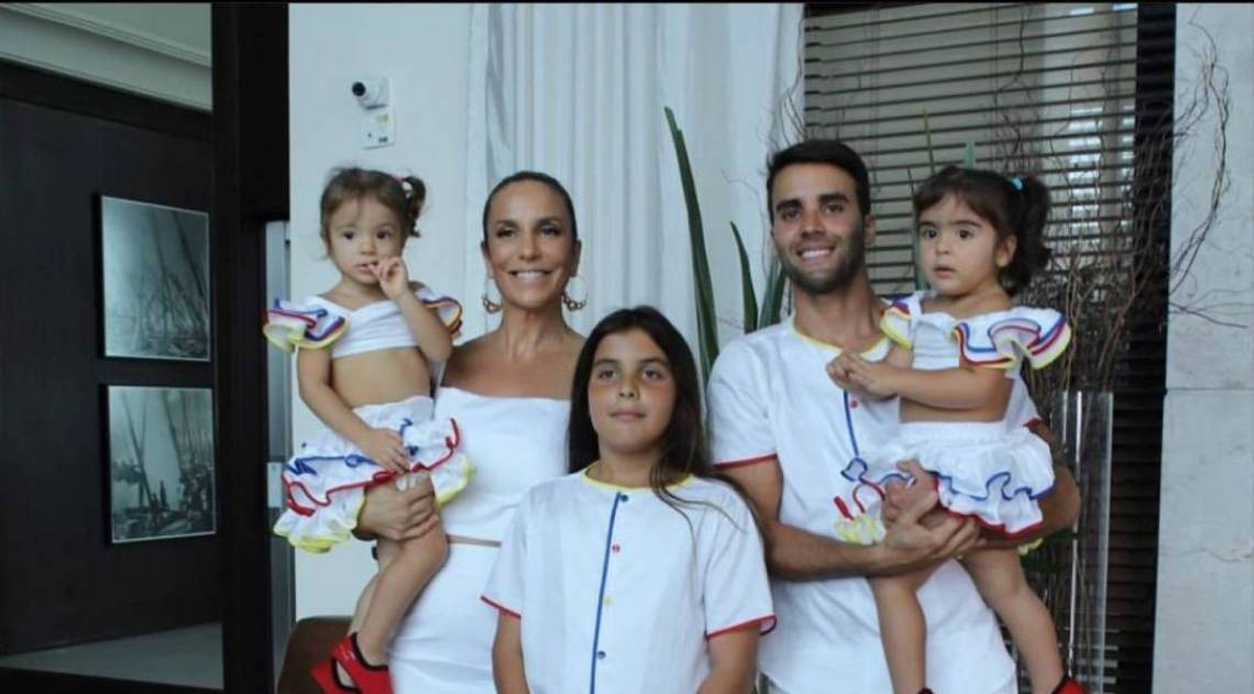 Ivete Sangalo comemora anivers&aacute;rio das g&ecirc;meas com tema Carnaval 