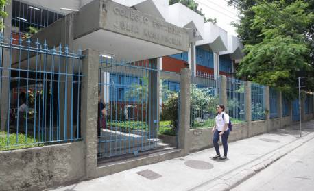 Secretário diz que aulas nas escolas estaduais só voltam quando Rio estiver na 'bandeira verde'