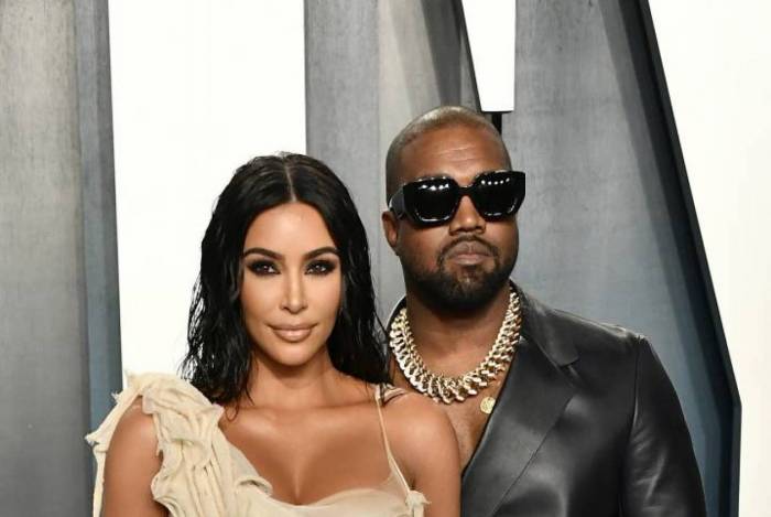 Kanye West ao lado da mulher, Kim Kardashian - AFP