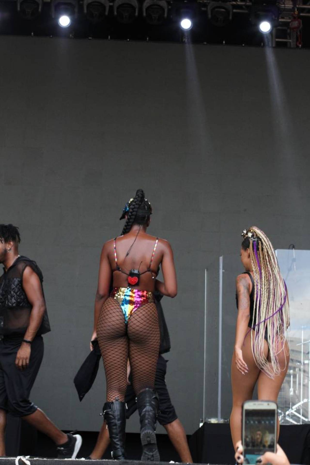 Iza se apresenta em Ipanema