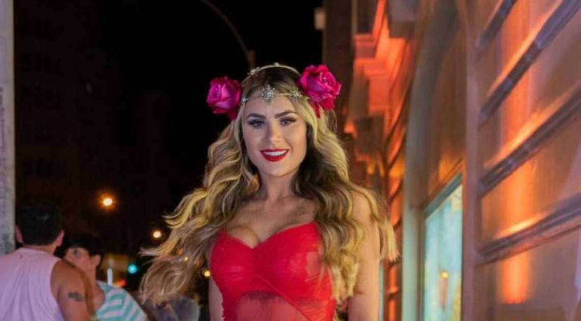 Natacha Horana usa look deslumbrante em Baile da Vogue 