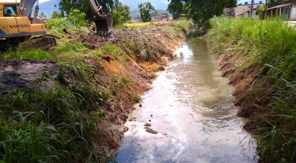 Em Duque de Caxias, programa de combate às enchentes volta ao bairro Parada Angélica
