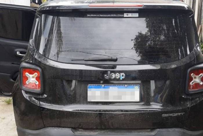 O carro com placa clonada apreendido na ação que prendeu o PM