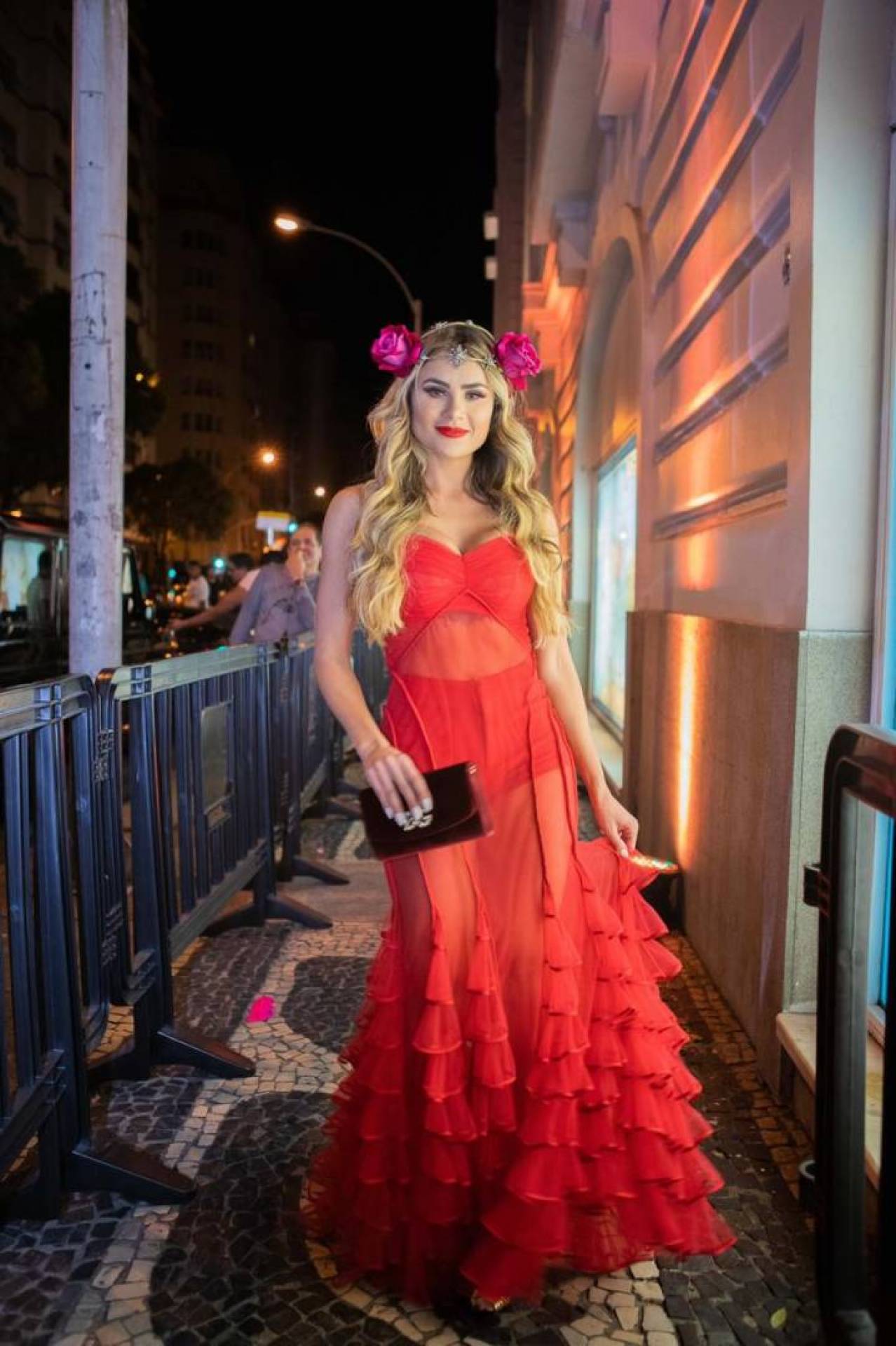 Natacha Horana usa look deslumbrante em Baile da Vogue  - Divulgação