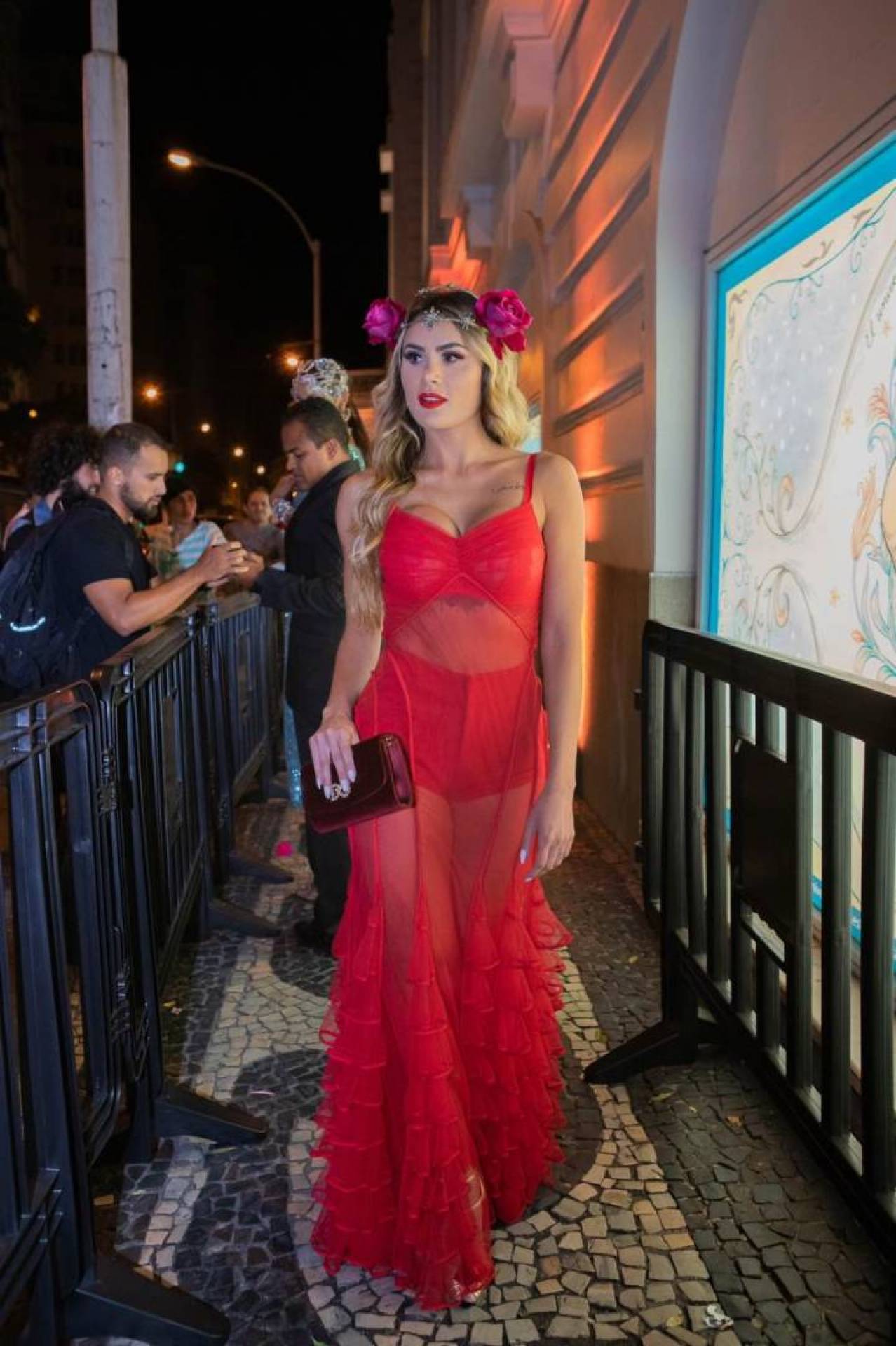 Natacha Horana usa look deslumbrante em Baile da Vogue  - Divulgação