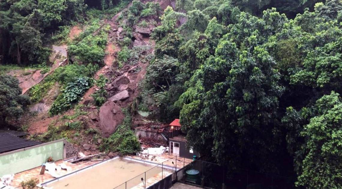 Material chegou à área de lazer de imóvel - Reprodução / Internet