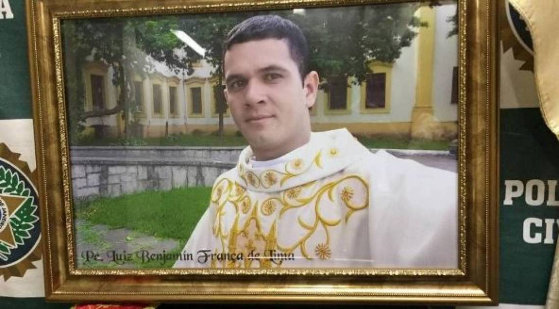 Luiz Benjamin foi capturado com batinas e credenciais para um retiro espiritual na capital pernambucana - Divulgação 