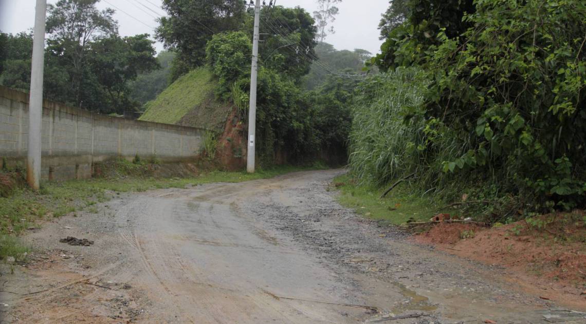 Estrada Eduardo Dias Pereira Júnior, a principal de Ponte Coberta, em Paracambi