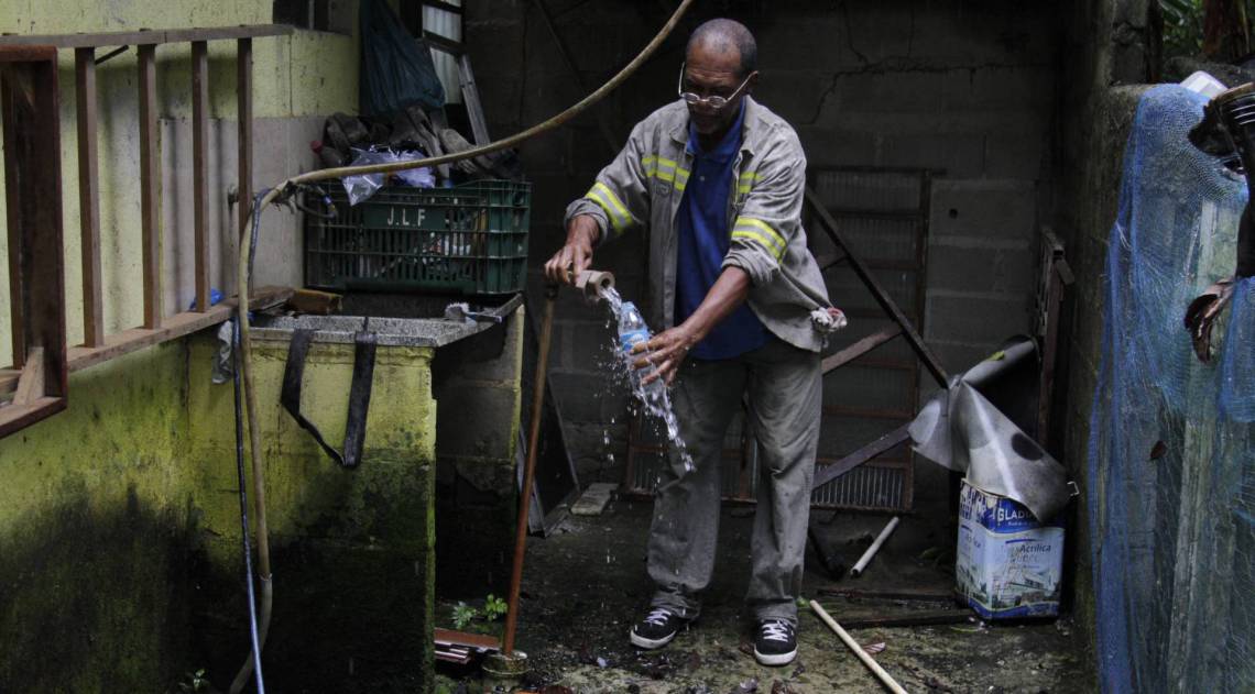 Rio,12/02/2020- NOVA IGUACU,Bairro Montevideo, Especial ,Despejo de esgoto in natura na Bacia do Rio Guandu,na foto. Ademir Matheus .Foto: Cleber Mendes/Agência O Dia
