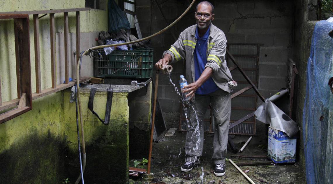 Rio,12/02/2020- NOVA IGUACU,Bairro Montevideo, Especial ,Despejo de esgoto in natura na Bacia do Rio Guandu,na foto. Ademir Matheus .Foto: Cleber Mendes/Agência O Dia