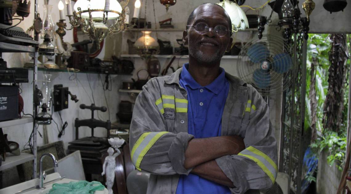 Rio,12/02/2020- NOVA IGUACU,Bairro Montevideo, Especial ,Despejo de esgoto in natura na Bacia do Rio Guandu,na foto. Ademir Matheus .Foto: Cleber Mendes/Agência O Dia