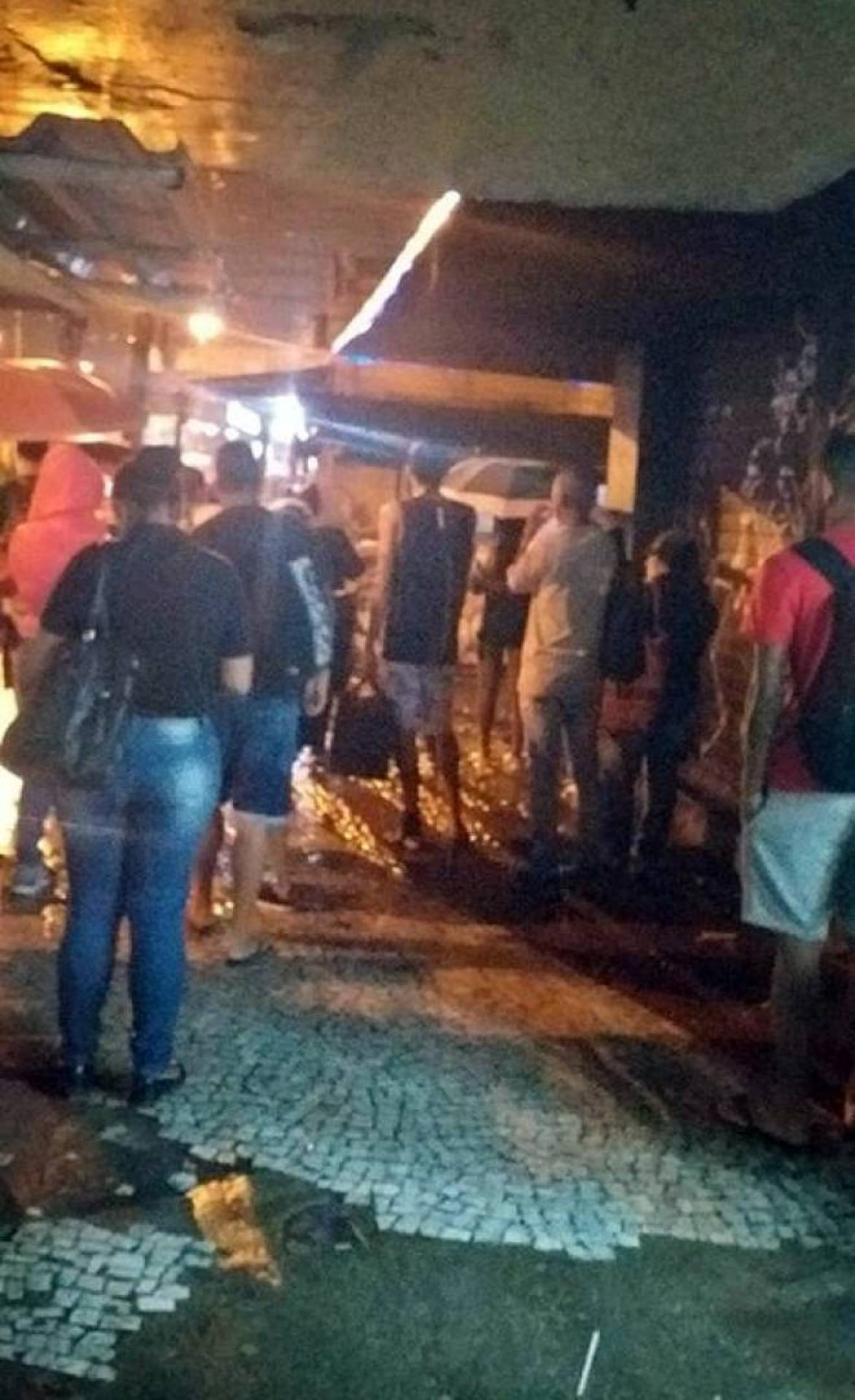 Moradores ficaram com medo do intenso tiroteio na região - Reprodução / Internet