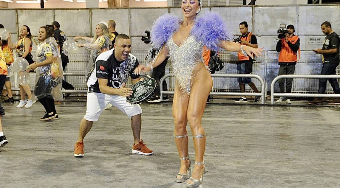 Sabrina Sato no último ensaio técnico da Gaviões da Fiel no Sambódromo do Anhembi, em São Paulo