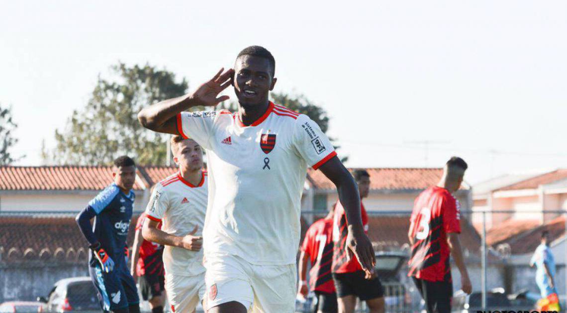 Otávio comemorando nos tempos de Sub-17 - Arquivo Pessoal