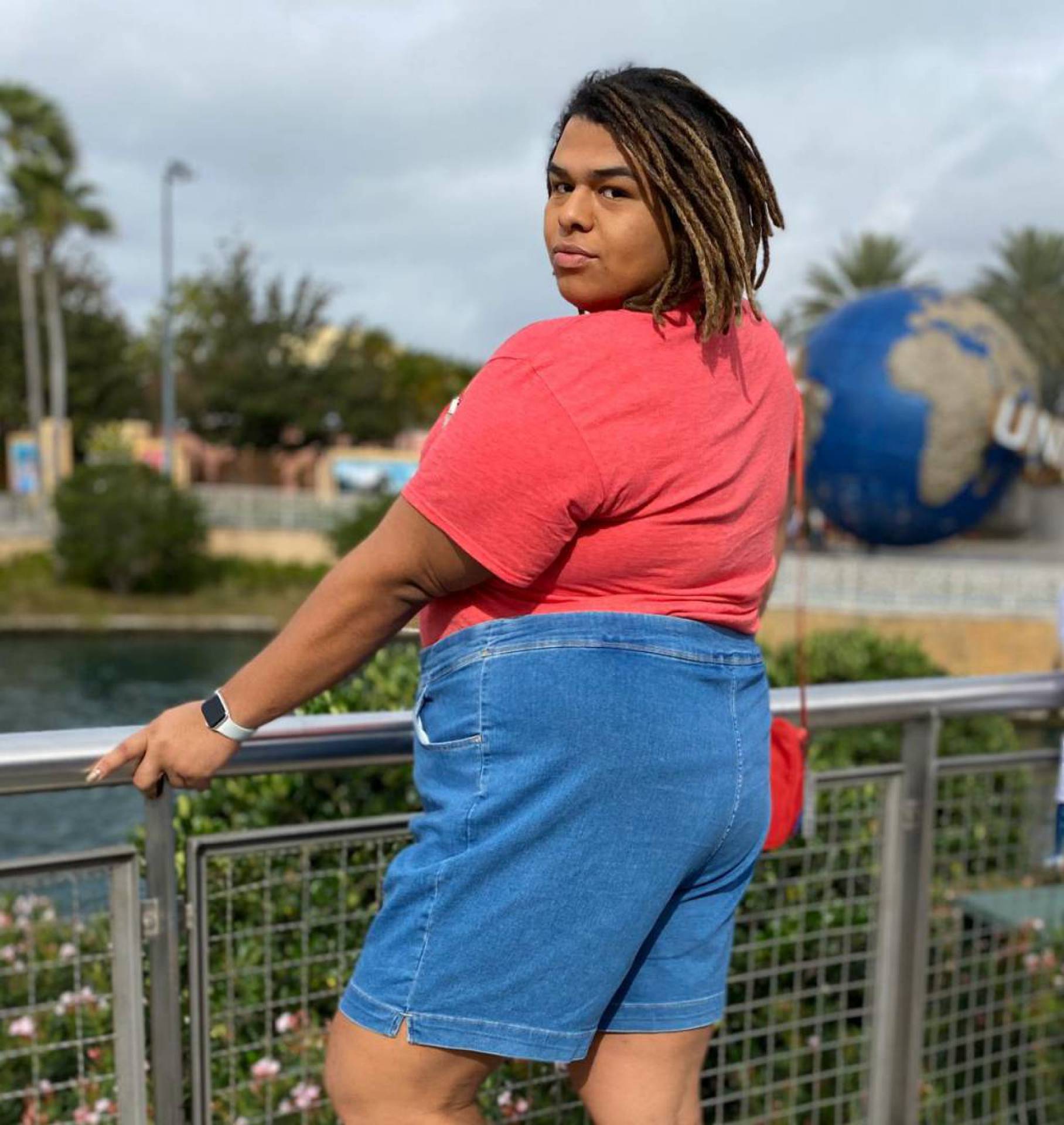 Lady Chokey viaja de férias para a Disney com 15kg a menos - Divulgação