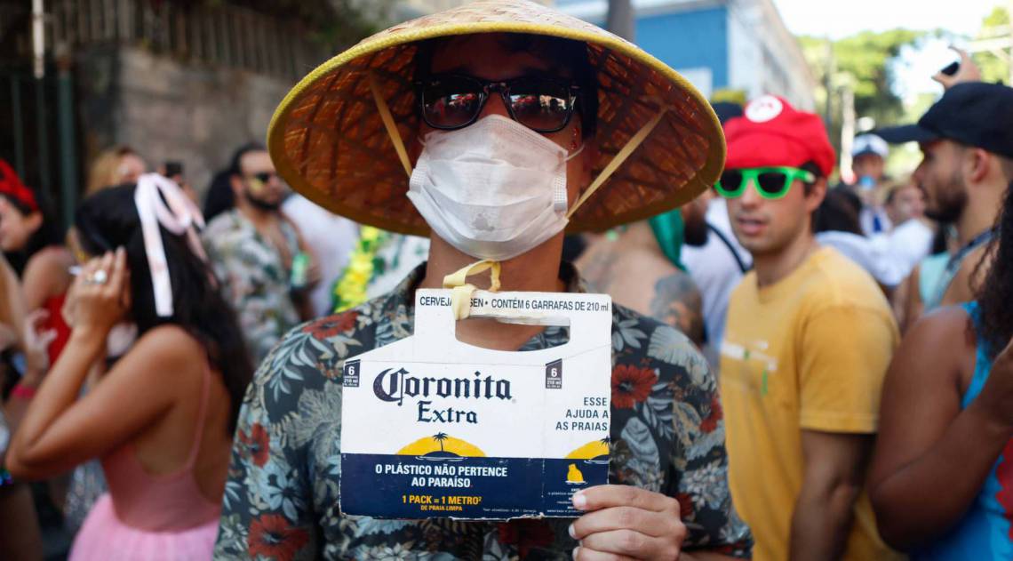 Rio, 15/02/2020, Bloco de Carnaval Ceu na Terra em Santa Teresa, na foto Jose Flavio com fantasia de Corona Virus, foto de Gilvan de Souza / Agencia O Dia