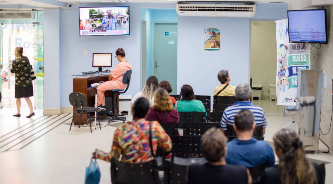 Um totem foi colocado para que os pacientes possam avaliar o atendimento  - Divulgação