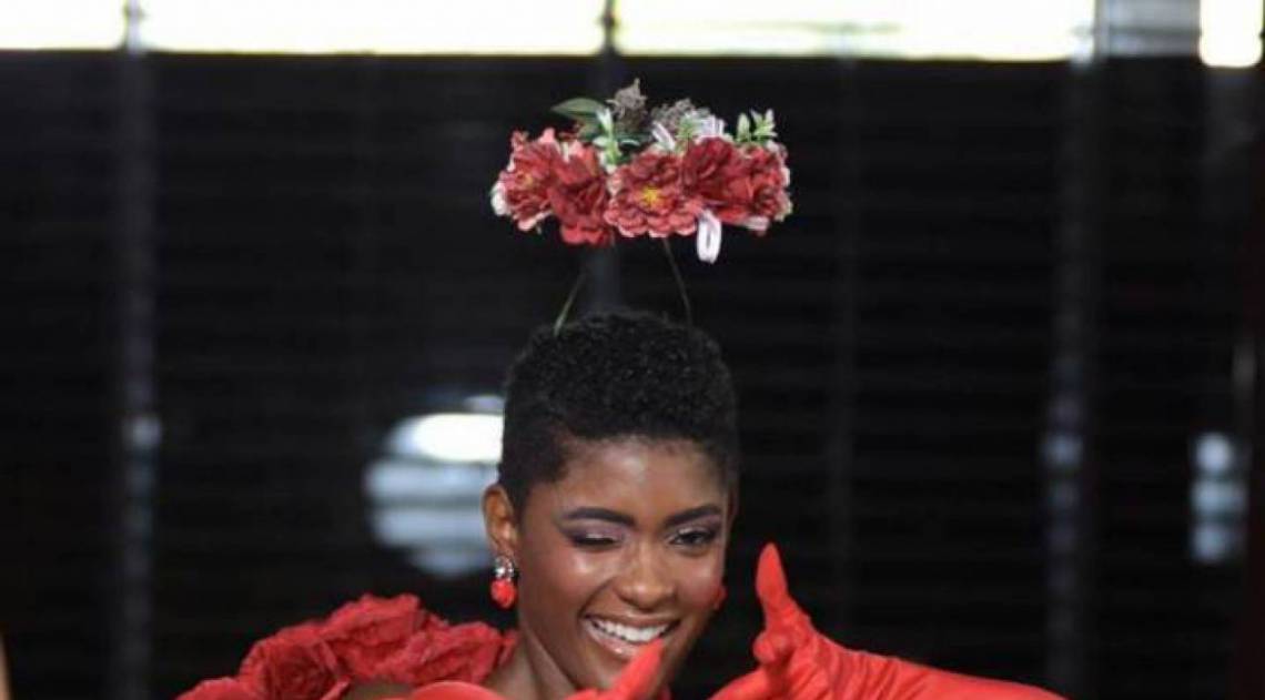 Erika Januza de cupido no bloco 'Casa Comigo'