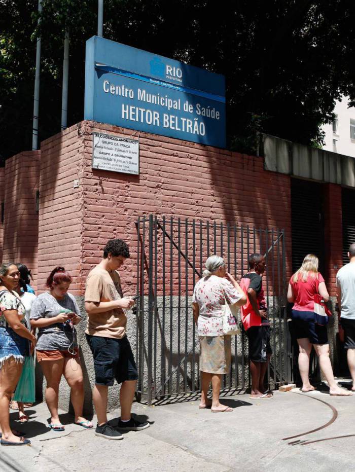 Busca por doses contra o sarampo foi grande no Centro Municipal de Sa&uacute;de Heitor Beltr&atilde;o, na Tijuca, 