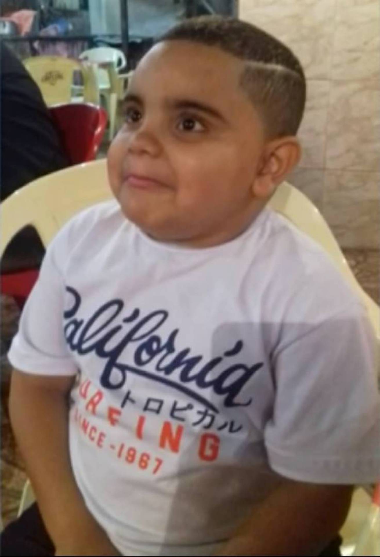 Raphael Barra Pereira foi baleado e o proj&eacute;til ficou alojado na costela do menino de seis anos