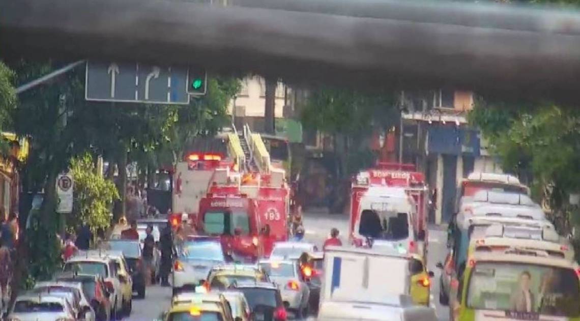 Rua Barata Ribeiro está com bloqueios parciais próximo à Rua Bolívar